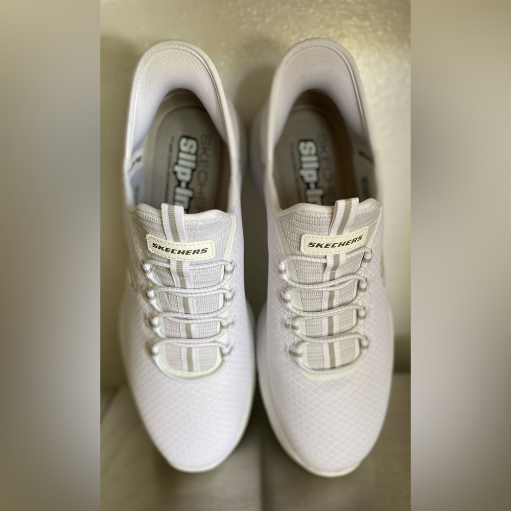 SKECHERS… MENS WHITE SLIP-INS